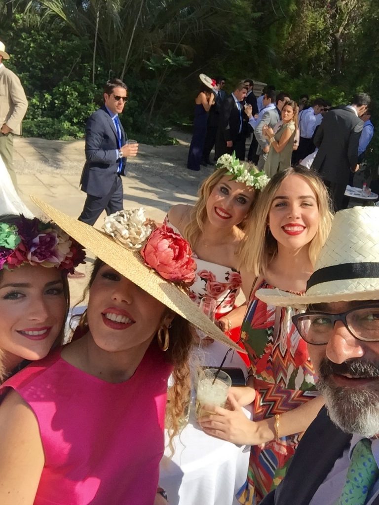 Laura, Manuela, Olga, Claudia y Luis un selfie en grupo!