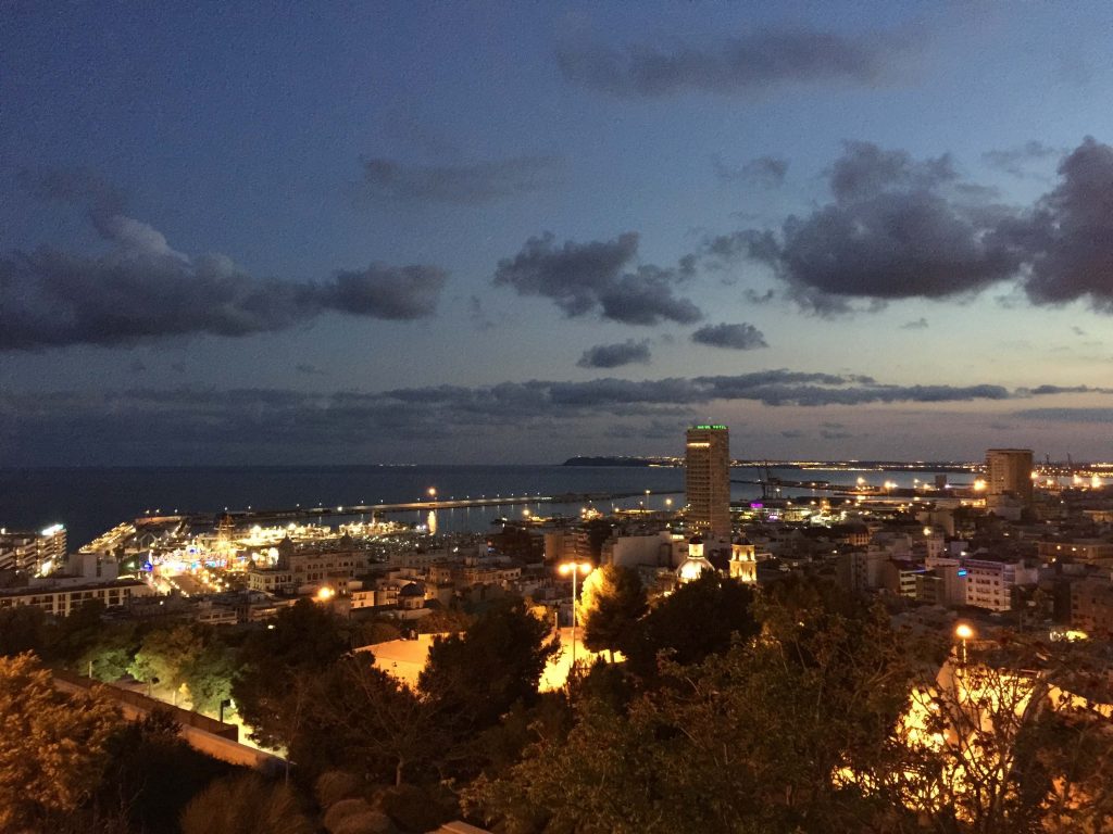 Alicante visto desde La Ereta en el Castillo de Santa Bárbara